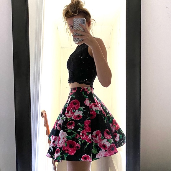 Two piece skirt and cropped tank - Picture 2 of 9